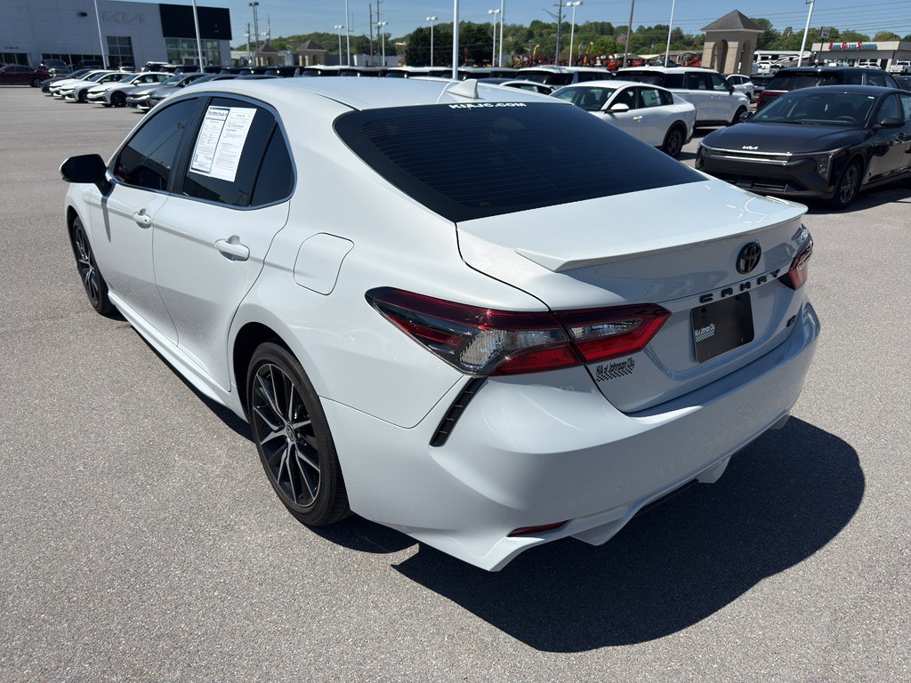 Used 2024 Toyota Camry SE FWD image 3