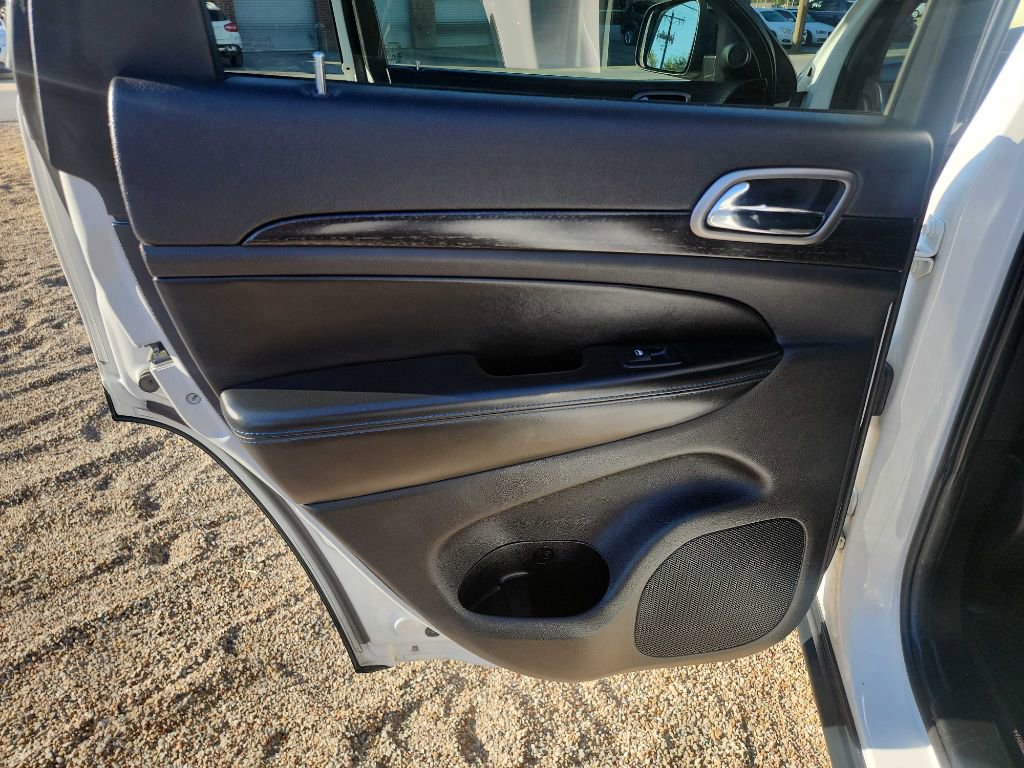 Used 2018 Jeep Grand Cherokee Laredo AWD/4WD image 26
