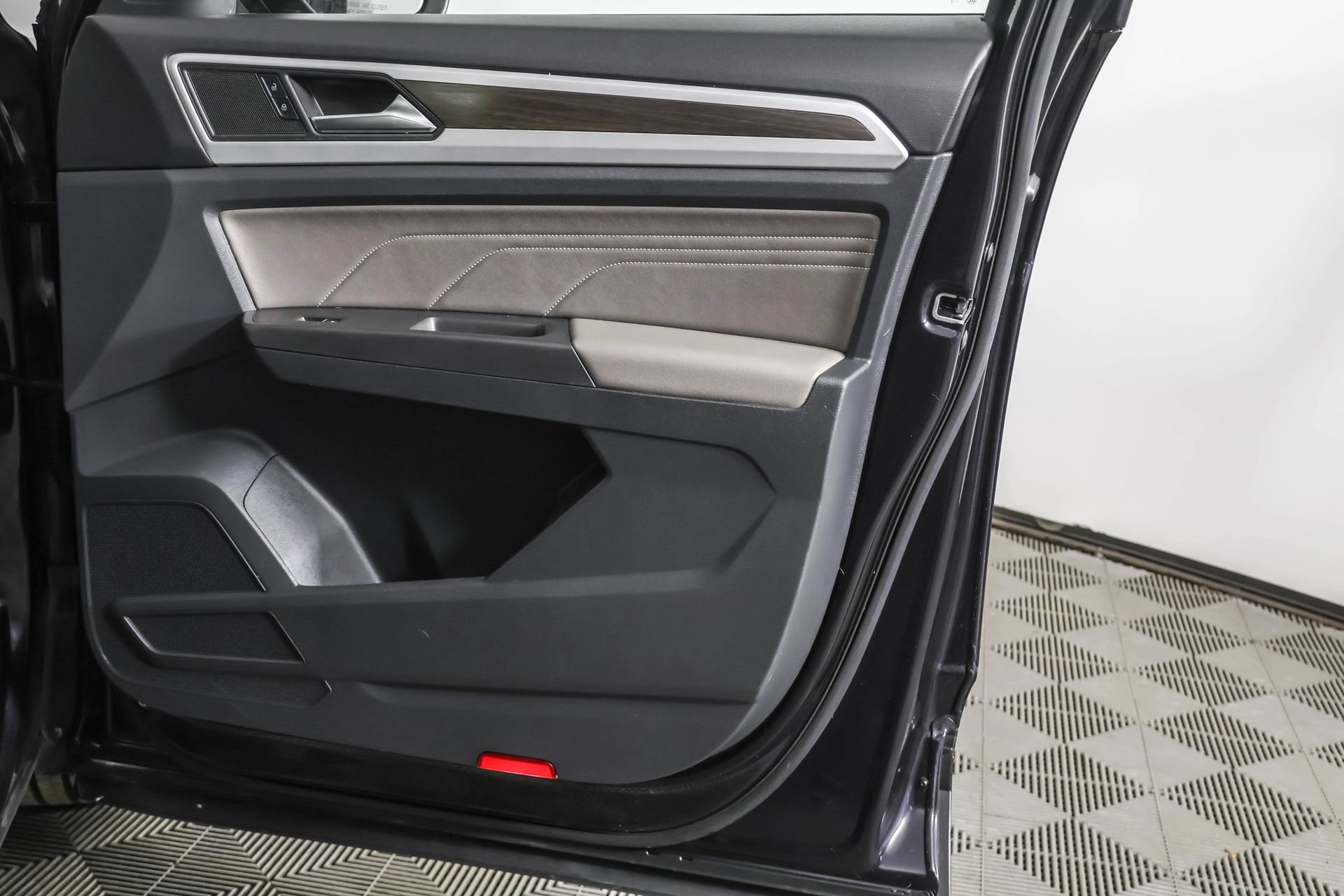 Used 2022 Volkswagen Atlas SE image 49