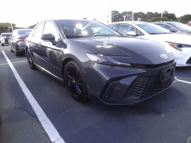 Used 2025 Toyota Camry SE FWD image 3