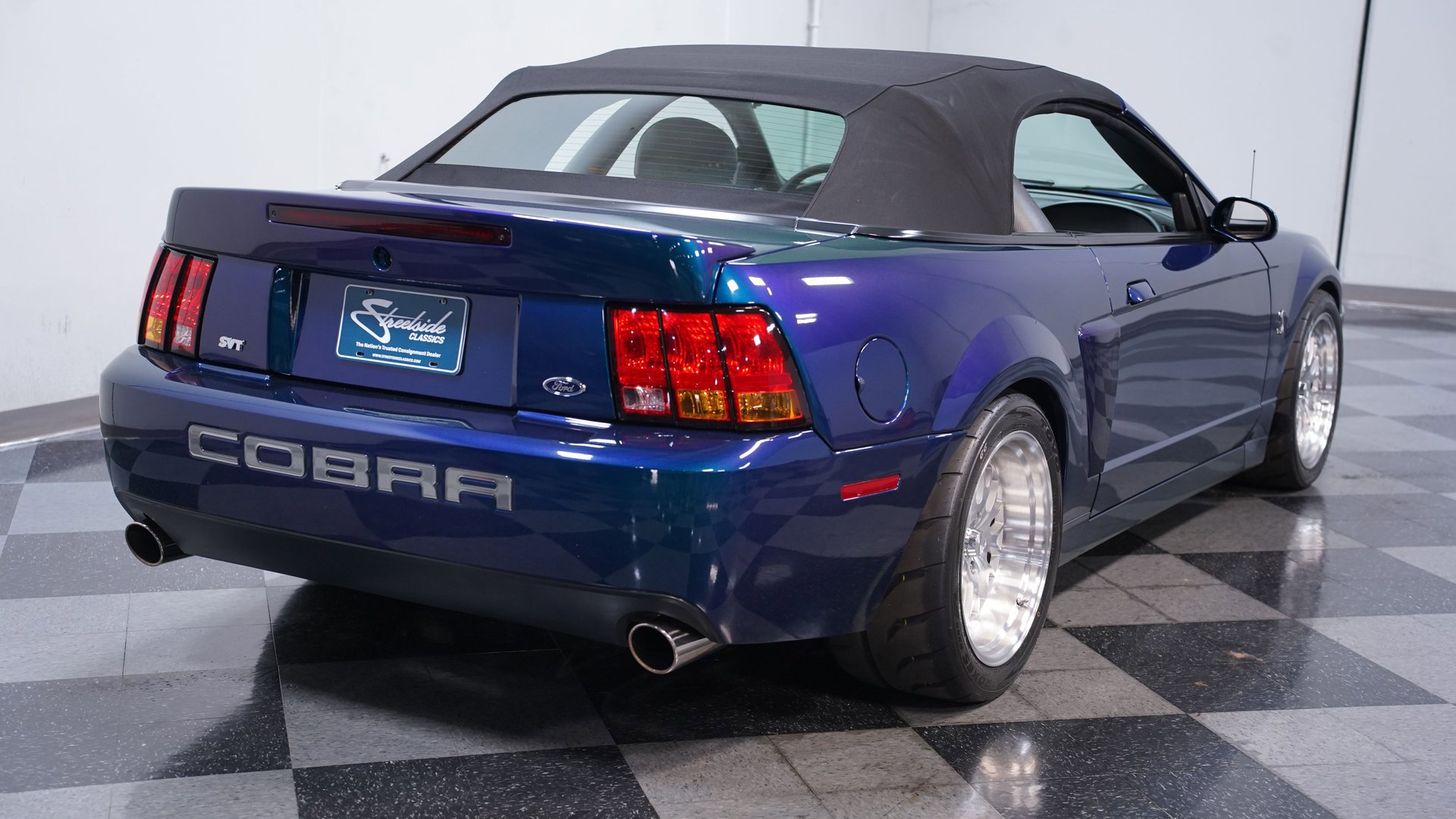 Used 2004 Ford Mustang Cobra RWD image 10
