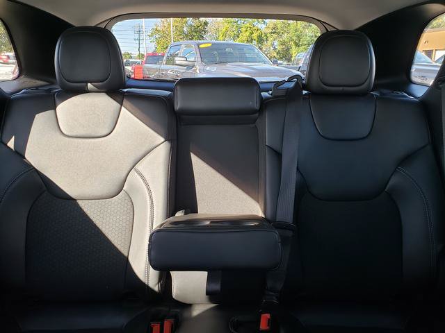 Used 2019 Jeep Cherokee Latitude Plus w/ Cold Weather Group AWD/4WD image 15