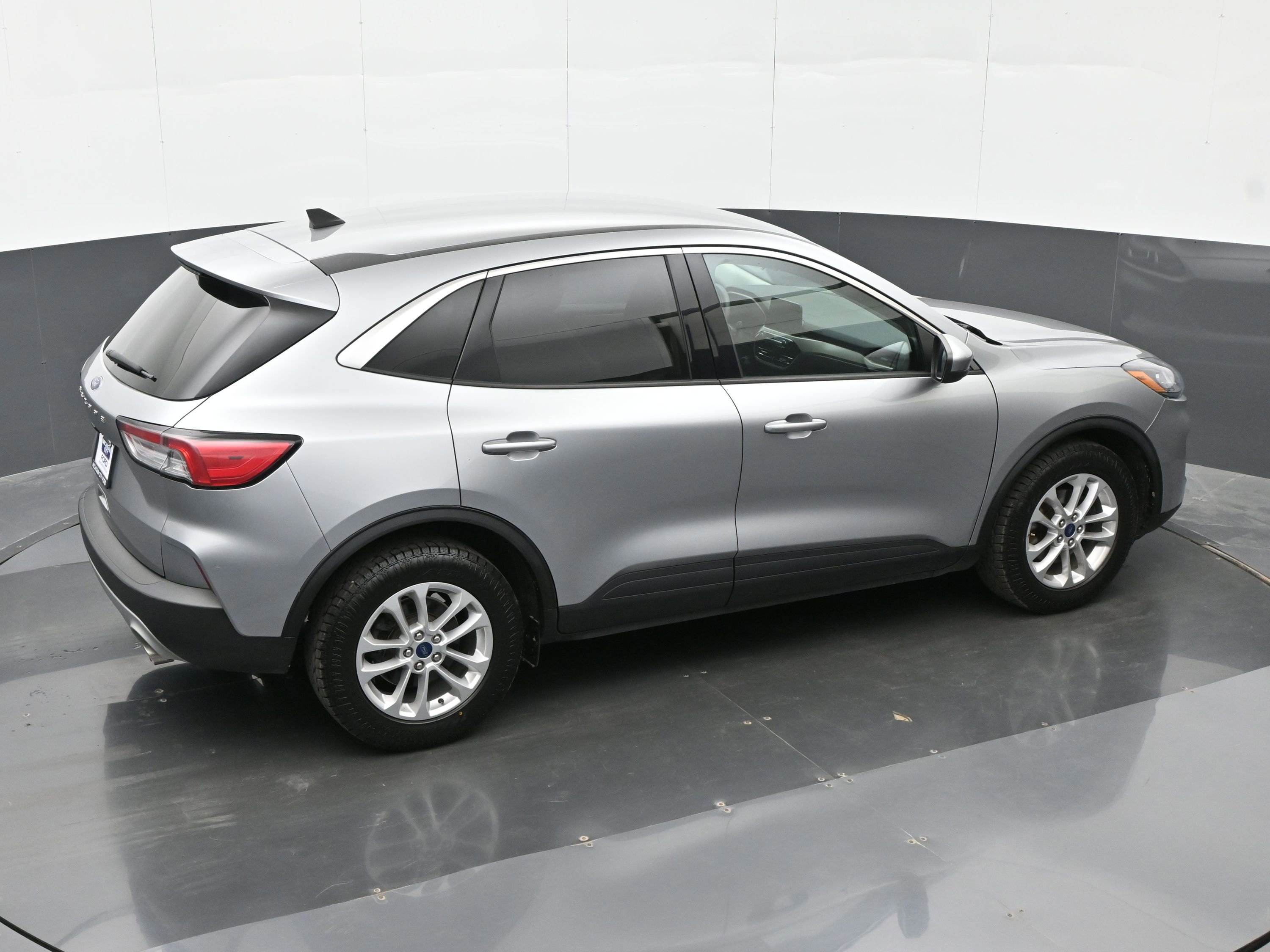 Used 2021 Ford Escape SE image 32