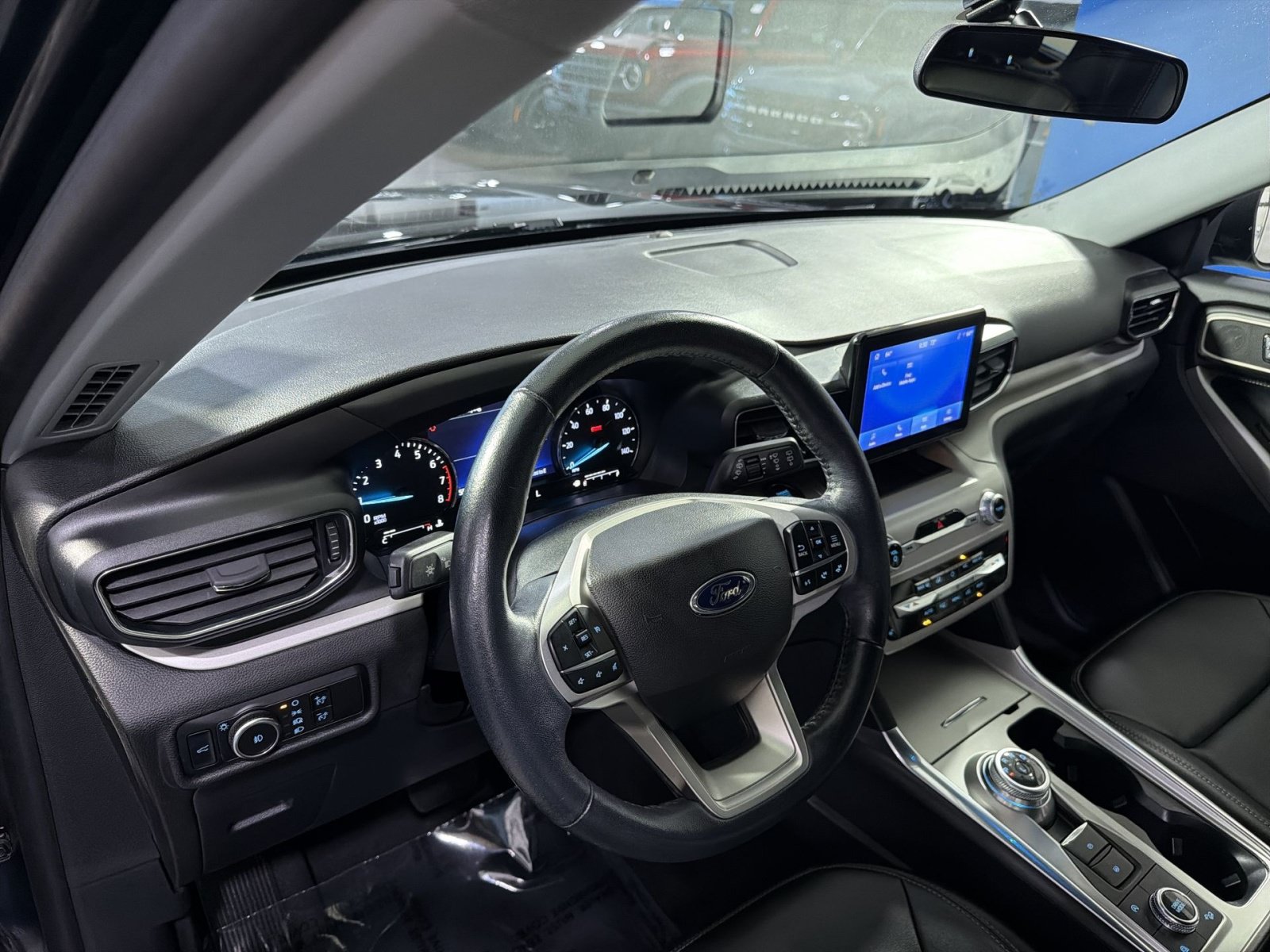 Used 2023 Ford Explorer XLT w/ Equipment Group 202A AWD/4WD image 20