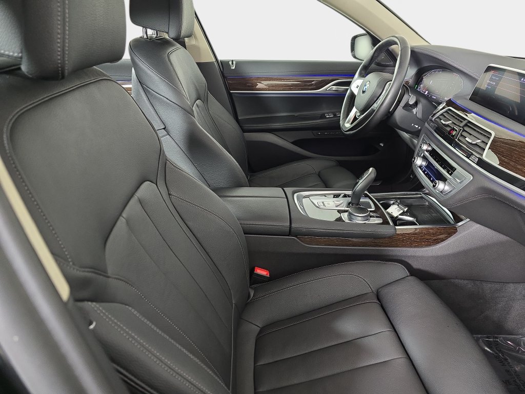 Used 2021 BMW 740i xDrive AWD/4WD image 10