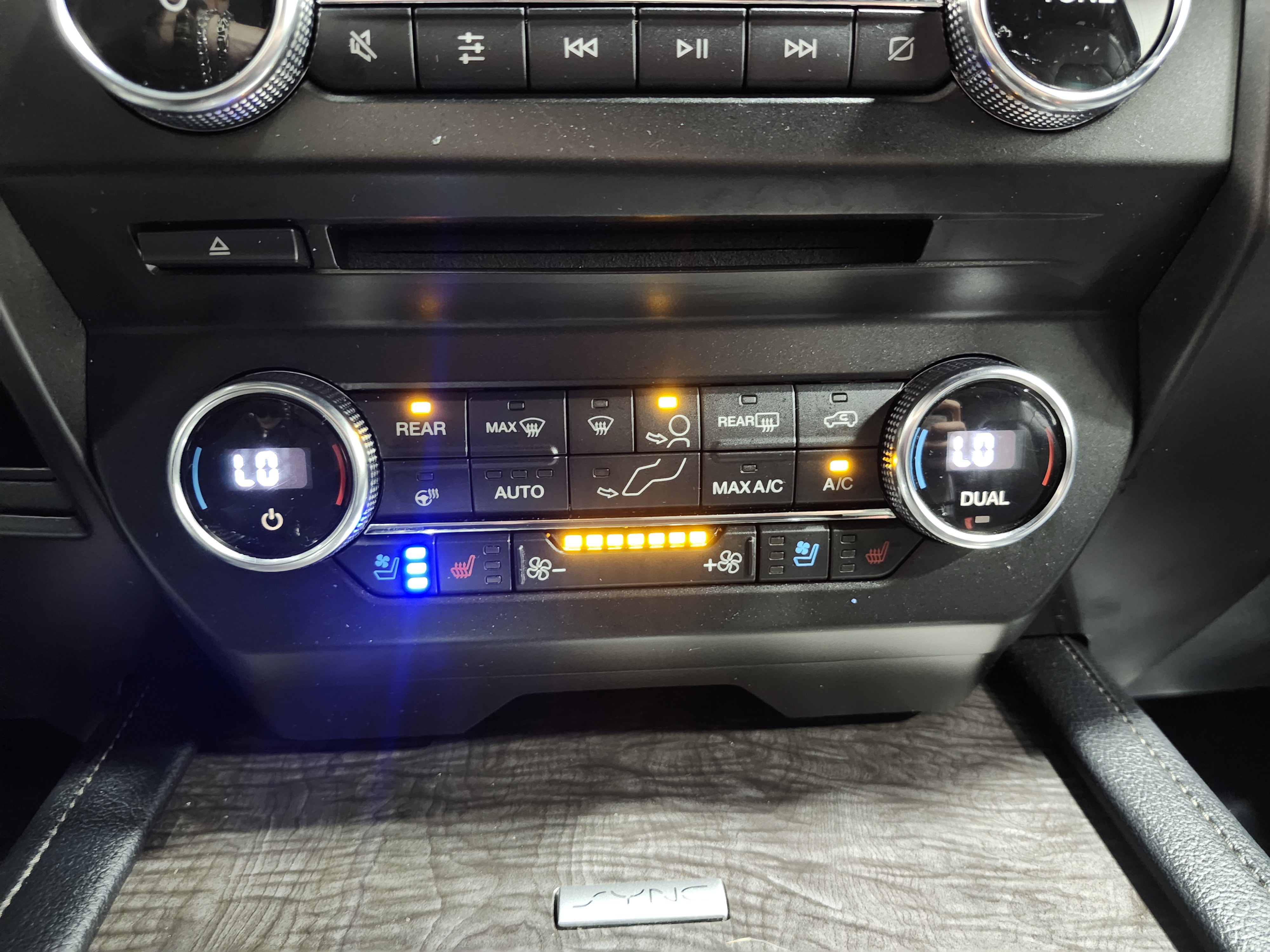 Used 2018 Ford Expedition Limited AWD/4WD image 35