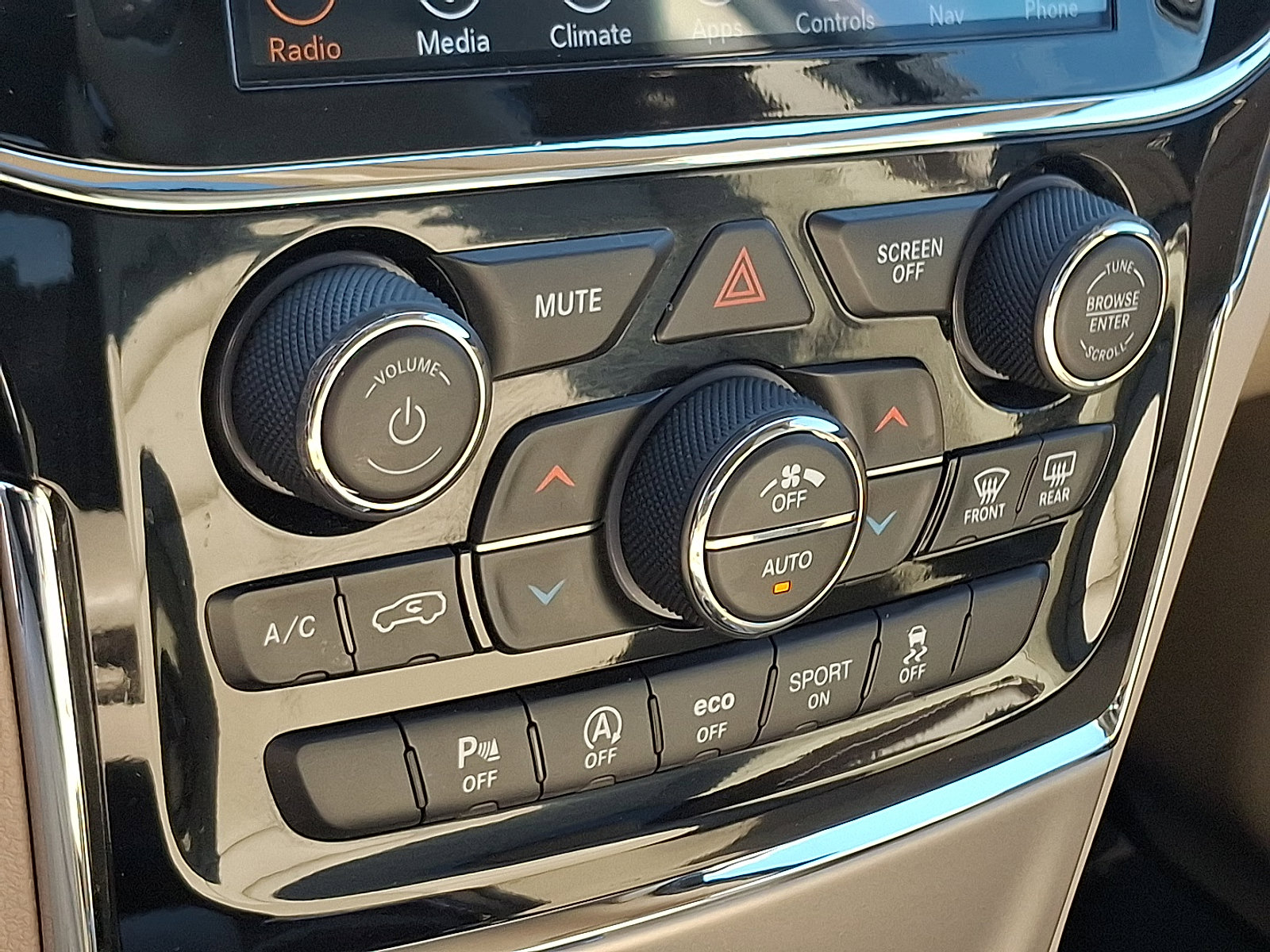 Used 2019 Jeep Grand Cherokee Limited w/ Trailer Tow Group IV image 16