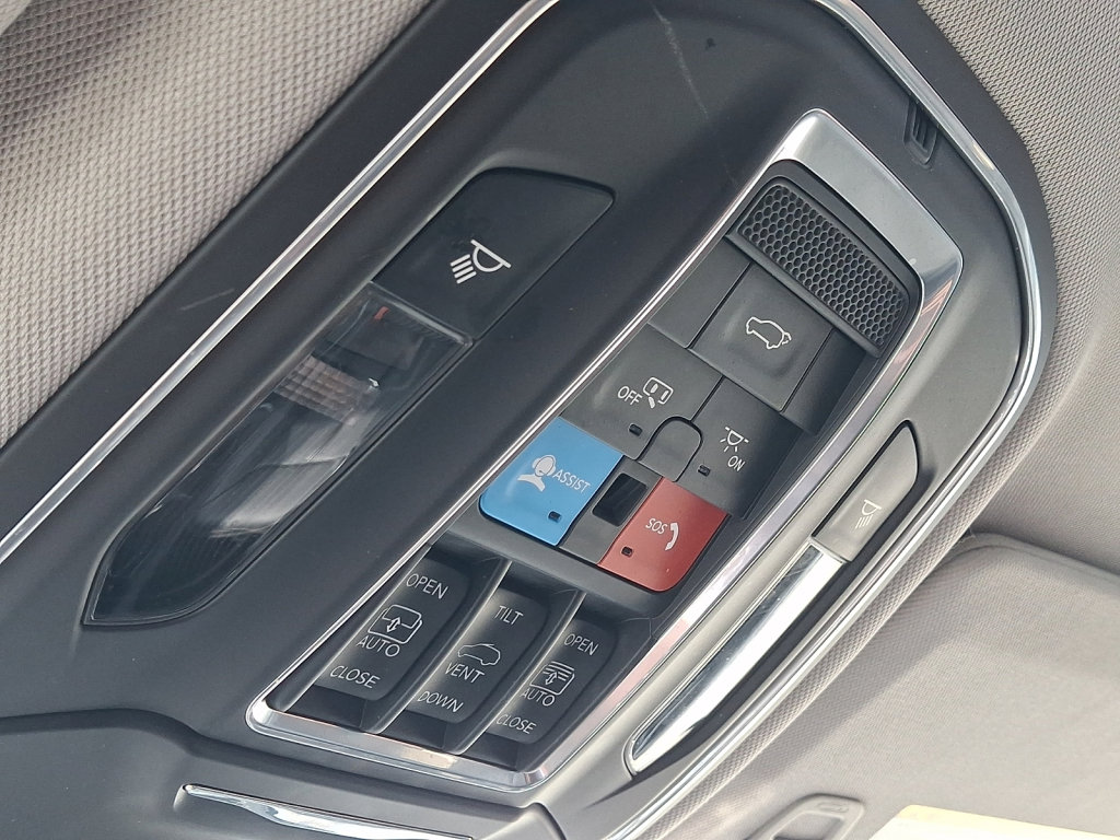Used 2023 Jeep Grand Cherokee L Limited AWD/4WD image 36