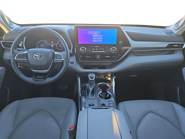 Used 2023 Toyota Highlander Limited image 9