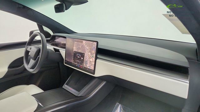 Used 2024 Tesla Model X Plaid image 21