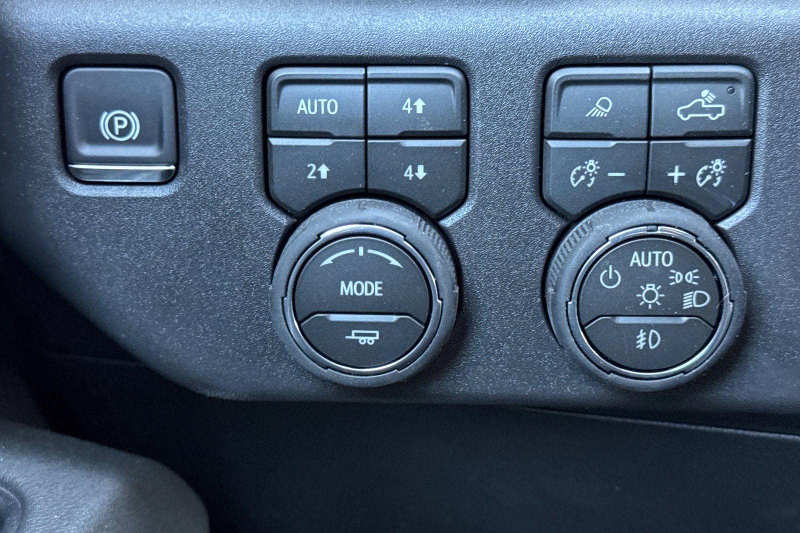 New 2026 Chevrolet Silverado 1500 LTZ w/ LTZ Premium Package AWD/4WD image 26