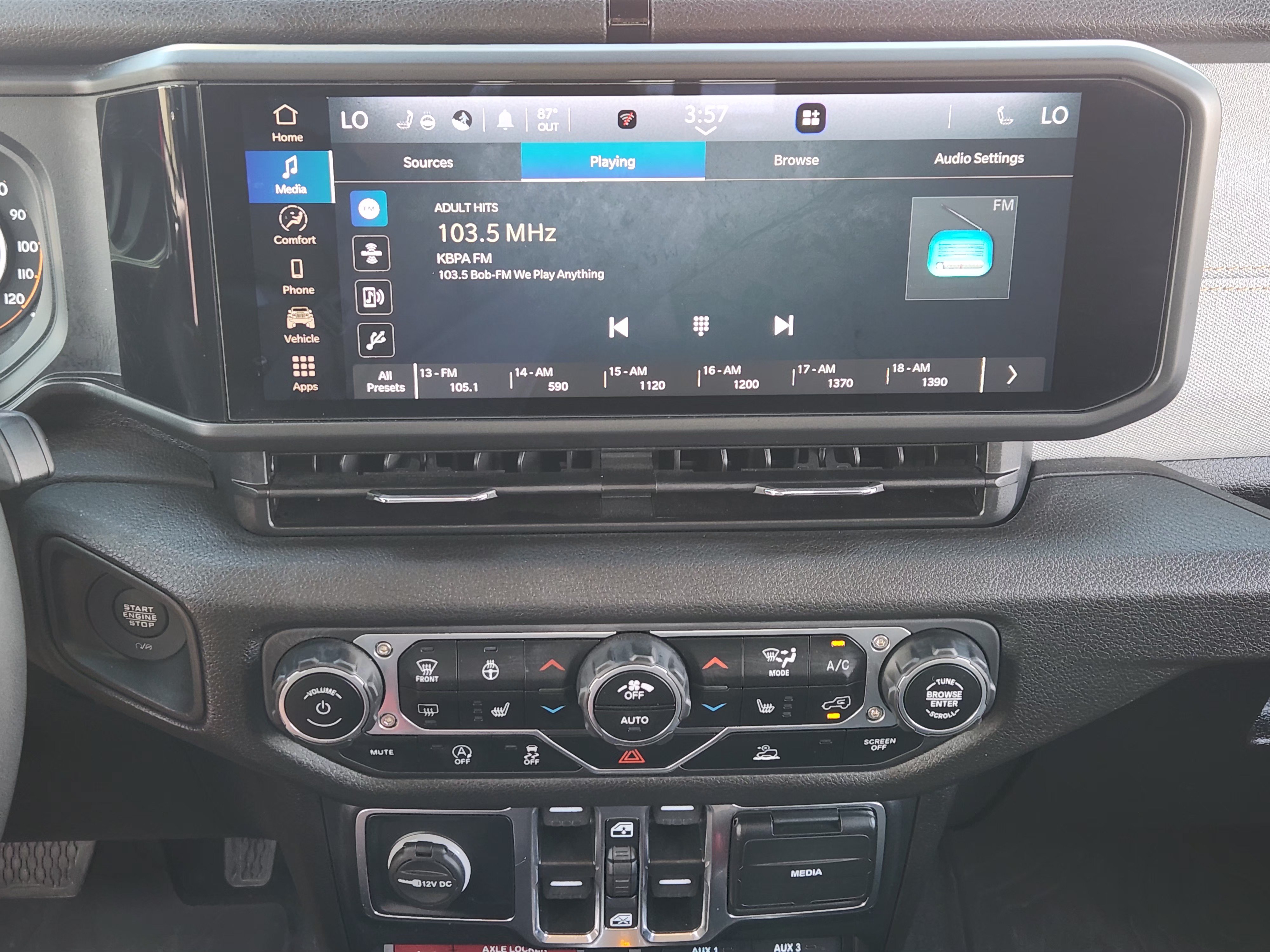 Used 2024 Jeep Gladiator Sport AWD/4WD image 19
