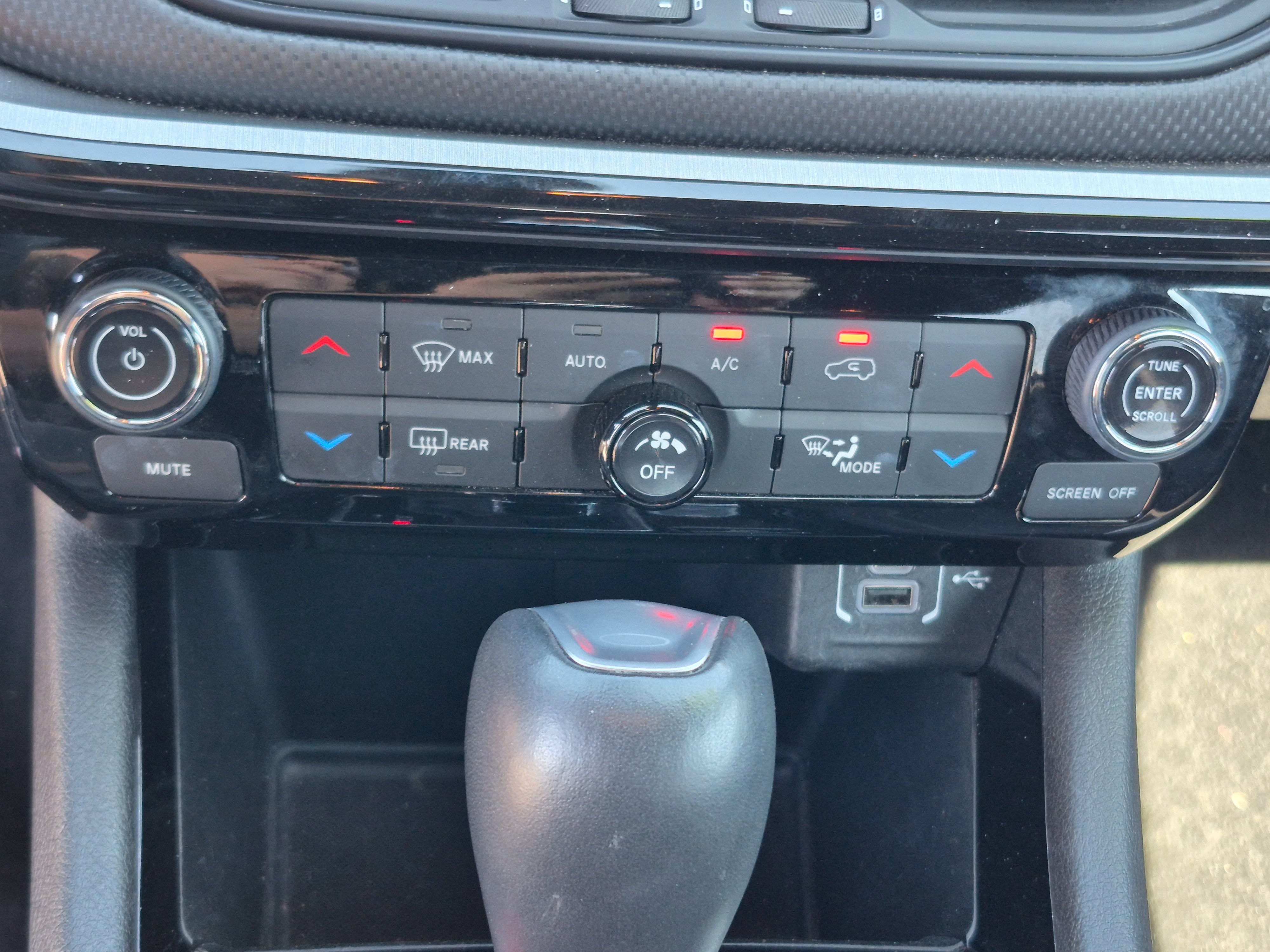 Used 2025 Jeep Compass Trailhawk AWD/4WD image 30