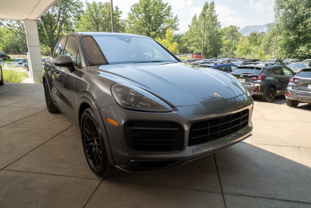 Used 2022 Porsche Cayenne GTS AWD/4WD image 2