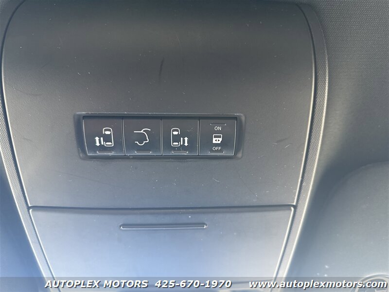 Used 2017 Dodge Grand Caravan SXT FWD image 30