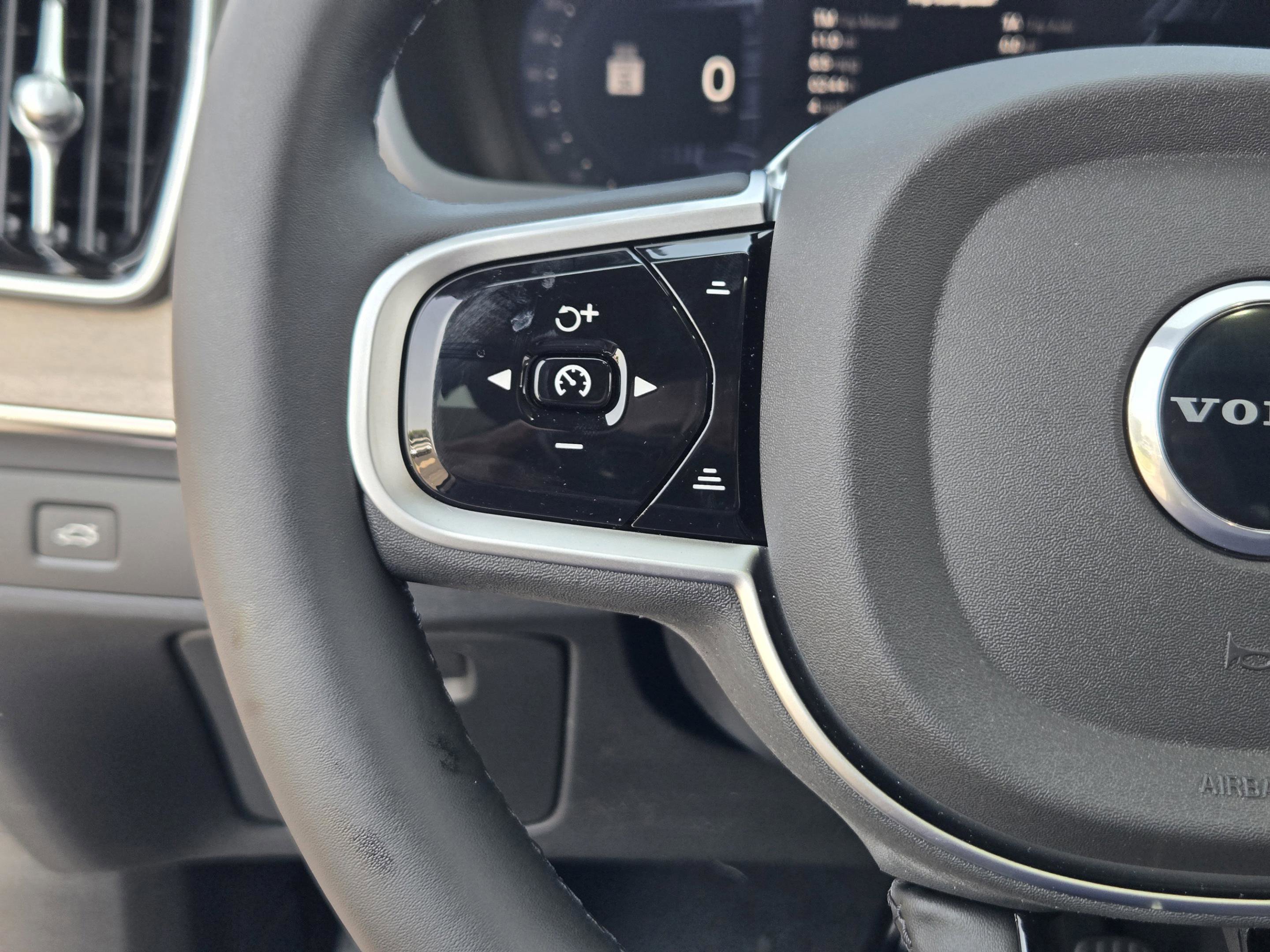 New 2026 Volvo XC90 B5 Core w/ Protection Package Premier image 24