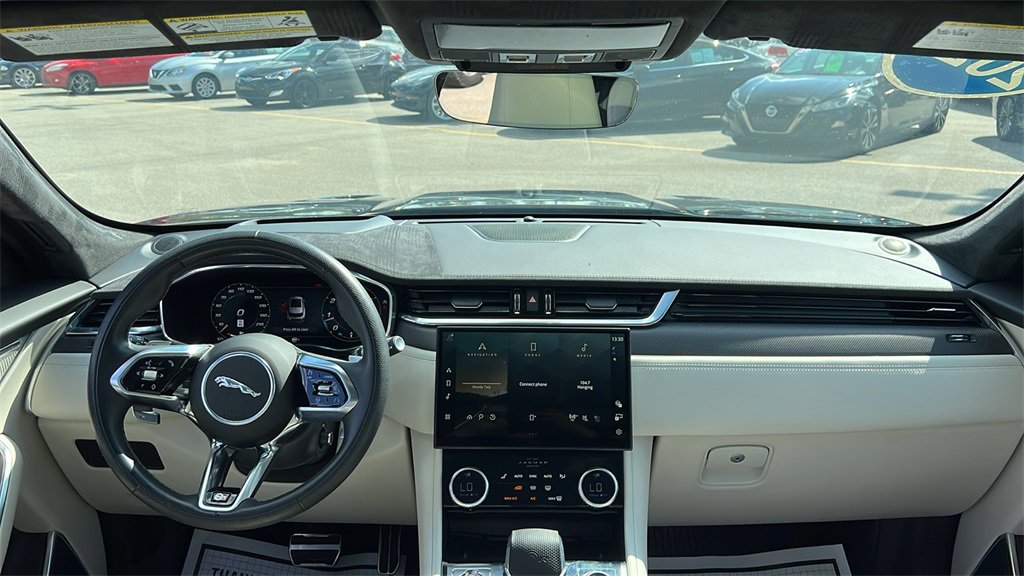 Used 2023 Jaguar F-PACE SVR image 13