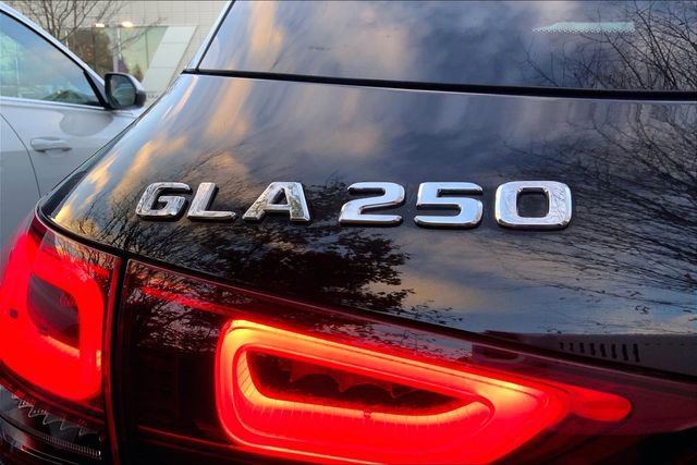 Used 2023 Mercedes-Benz GLA 250 4MATIC image 32
