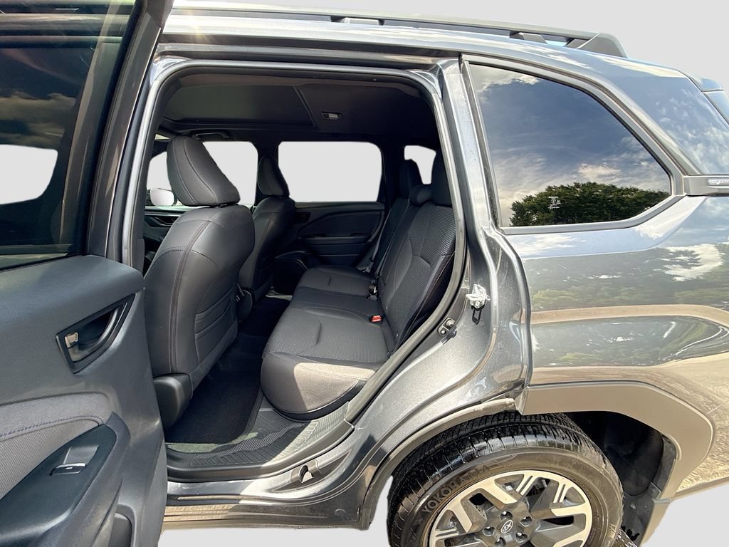 Used 2025 Subaru Forester Premium AWD/4WD image 24