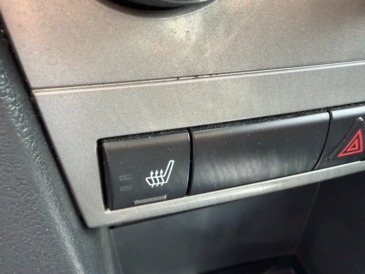 Used 2010 Dodge Avenger Express FWD image 13