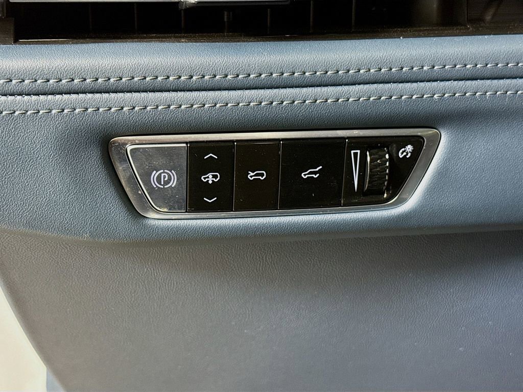 Used 2025 Cadillac Escalade IQ Sport 2 image 10