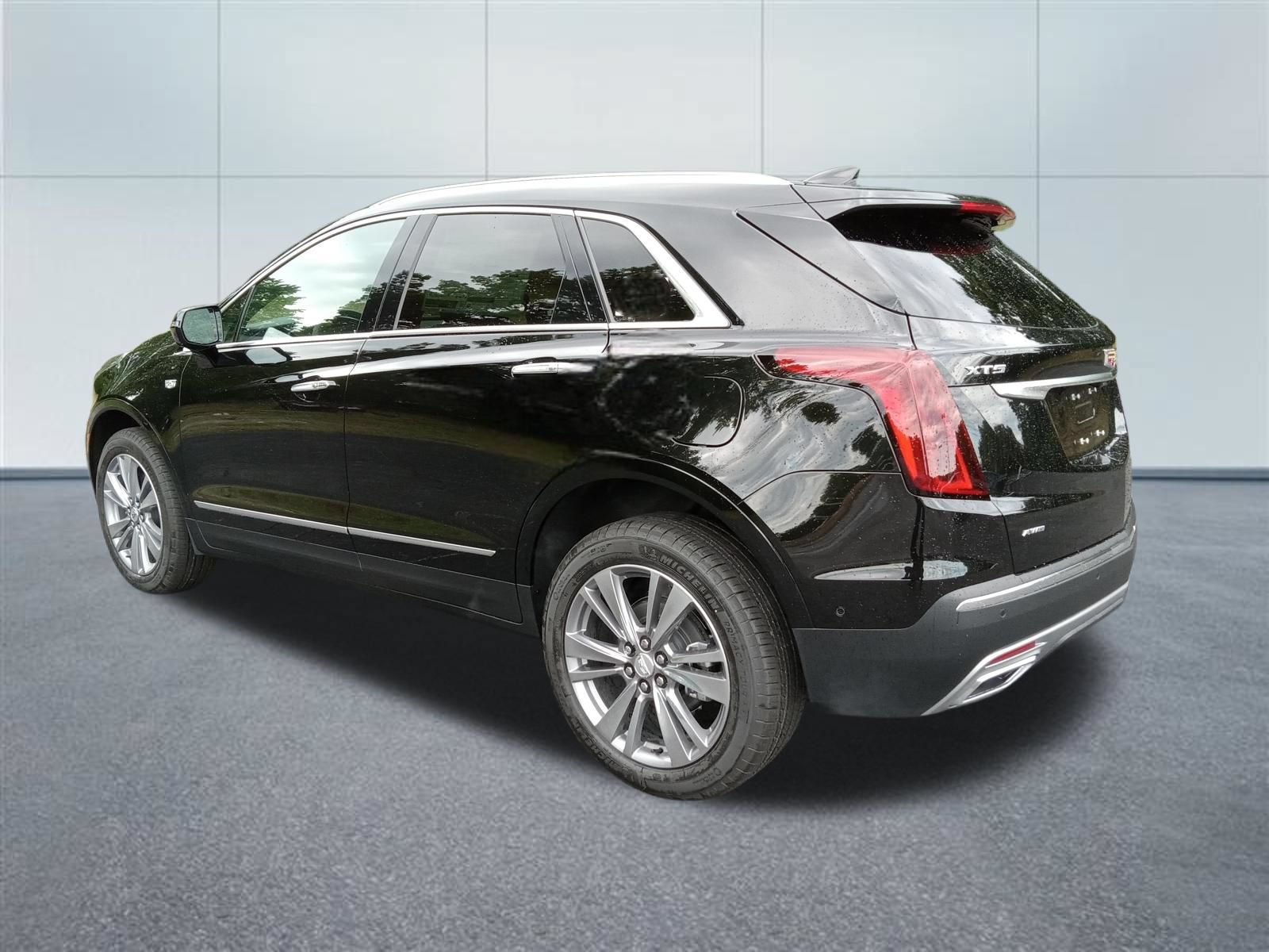 New 2026 Cadillac XT5 Premium Luxury AWD/4WD image 3