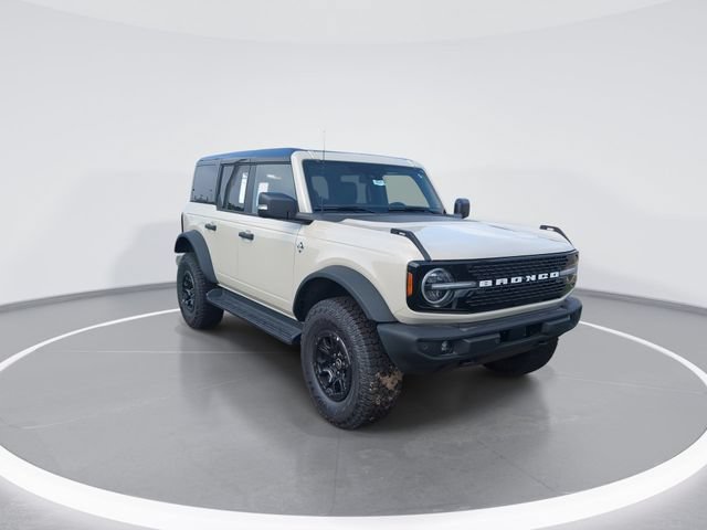 New 2025 Ford Bronco Outer Banks w/ Sasquatch Package AWD/4WD image 2