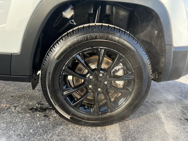 Used 2023 Jeep Cherokee Altitude Lux image 43