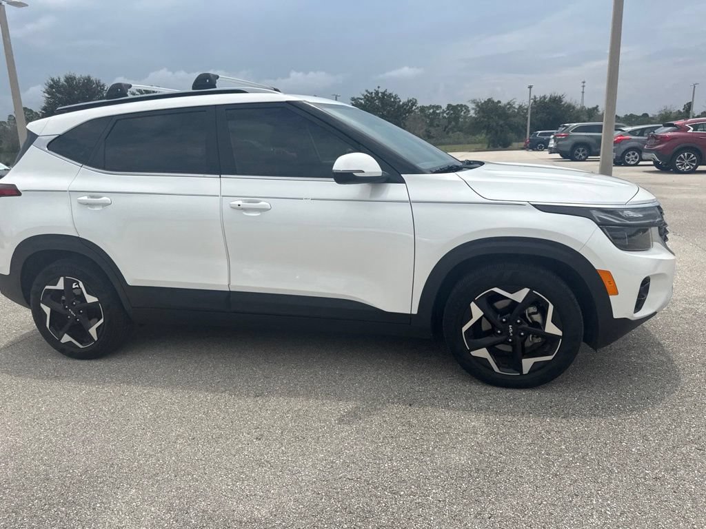 Certified 2024 Kia Seltos EX FWD image 2