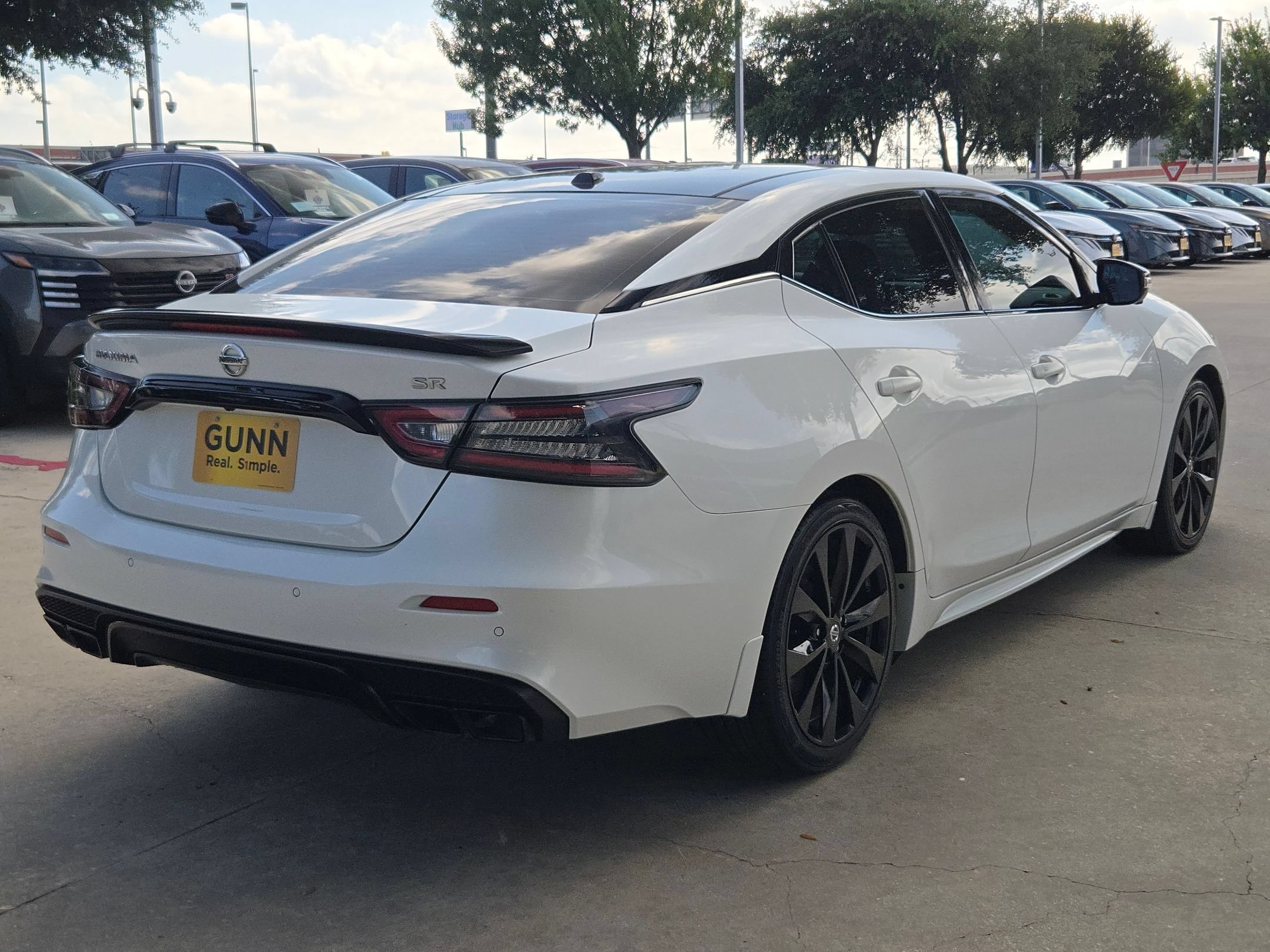 Used 2021 Nissan Maxima SR w/ Sport Mat Group FWD image 3