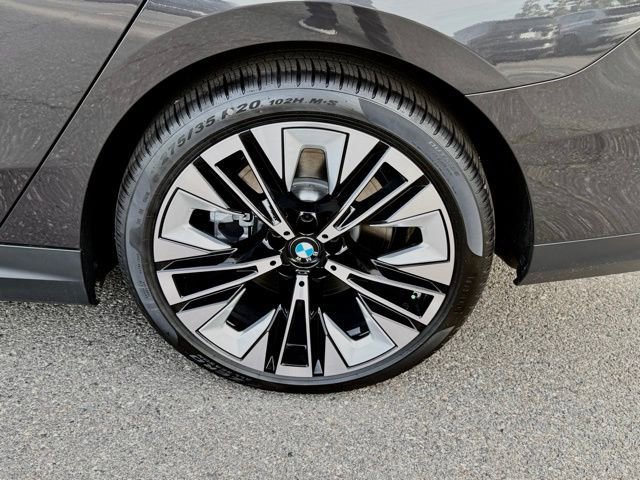 New 2026 BMW i5 eDrive40 w/ Premium Package image 14