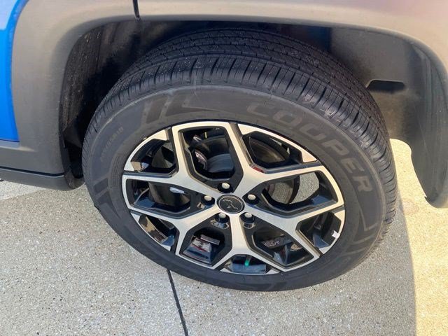 Certified 2025 Jeep Compass Limited AWD/4WD image 25