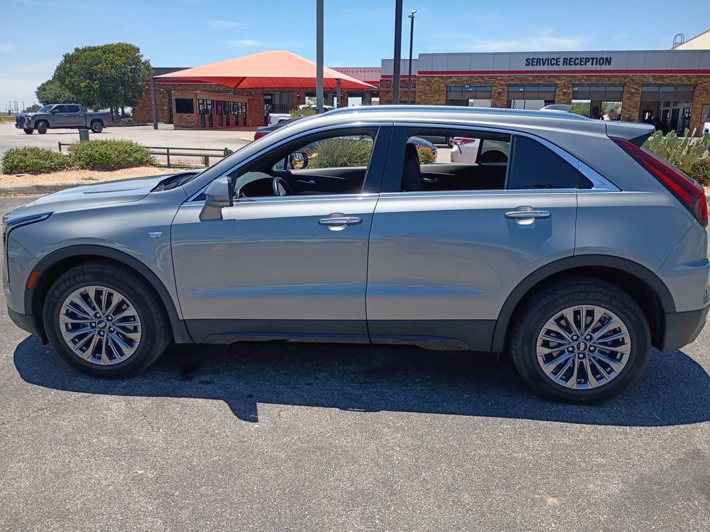 Used 2025 Cadillac XT4 Premium Luxury FWD image 8