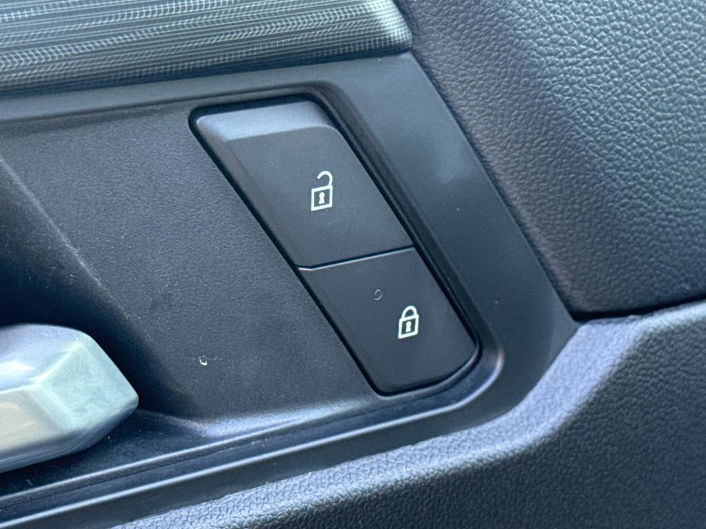 Used 2025 GMC Acadia Elevation image 21
