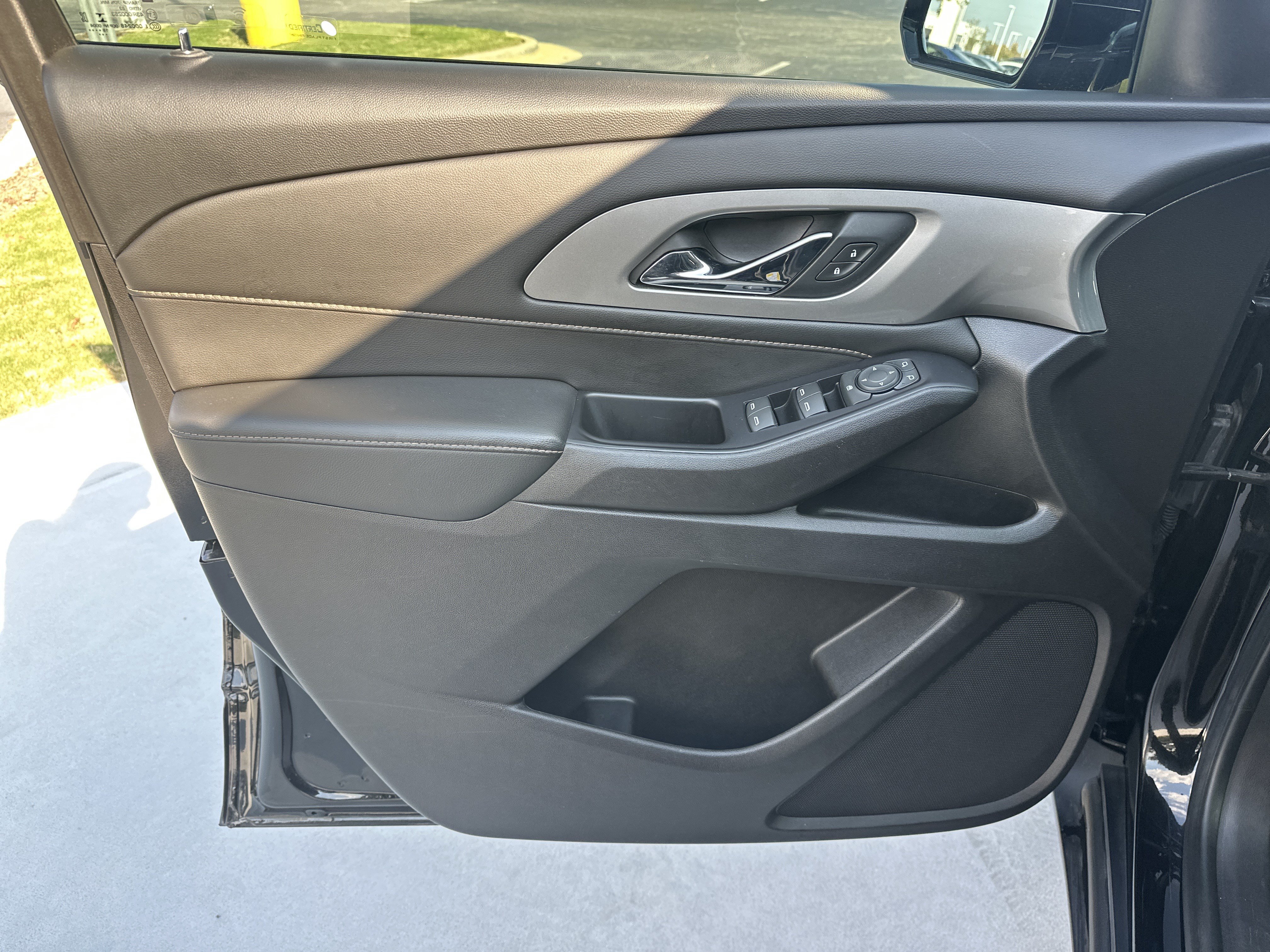 Used 2020 Chevrolet Traverse LS FWD image 14