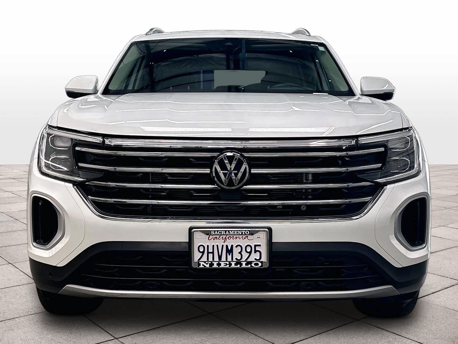 Used 2024 Volkswagen Atlas SE w/ Panoramic Sunroof Package AWD/4WD image 2