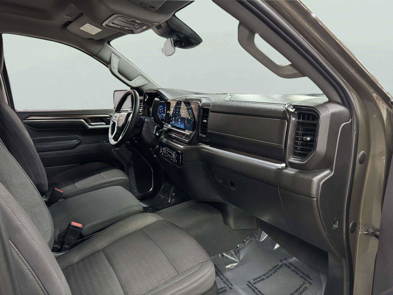 Used 2023 Chevrolet Silverado 1500 LT AWD/4WD image 46