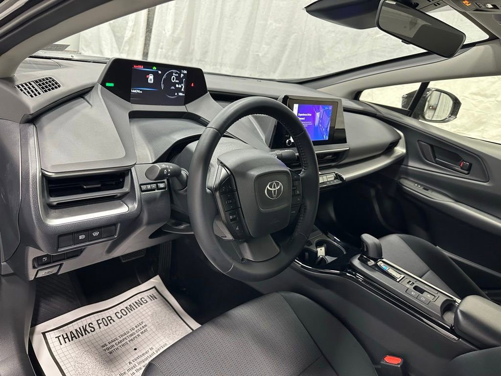 Used 2025 Toyota Prius LE FWD image 15