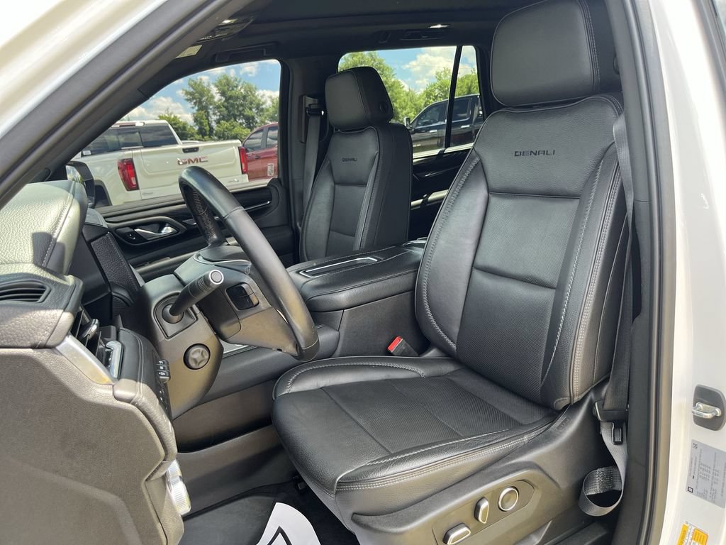 Used 2021 GMC Yukon Denali w/ Denali Premium Package AWD/4WD image 17