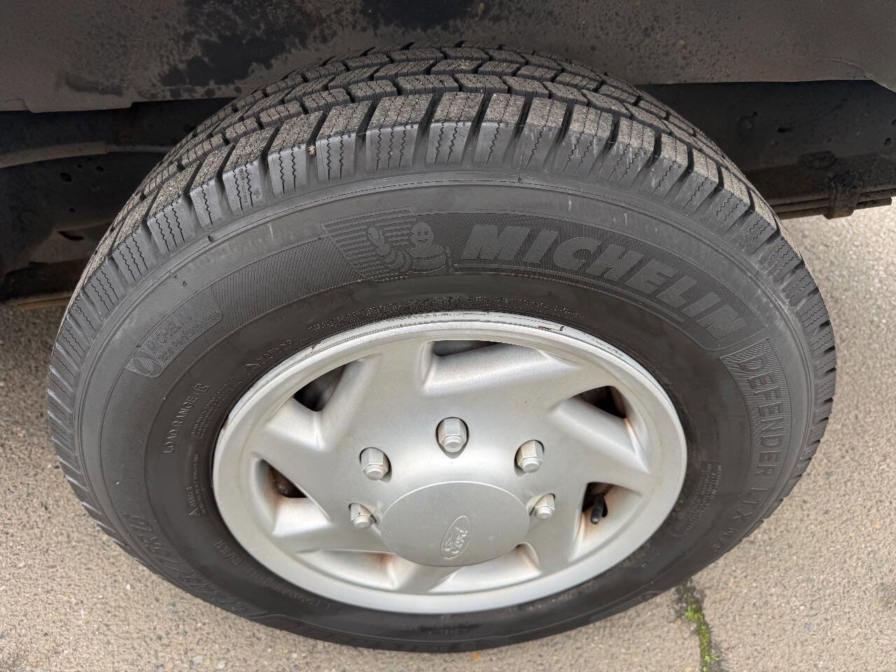 Used 2011 Ford E-150 and Econoline 150 w/ Commercial Cargo Van Pkg RWD image 15