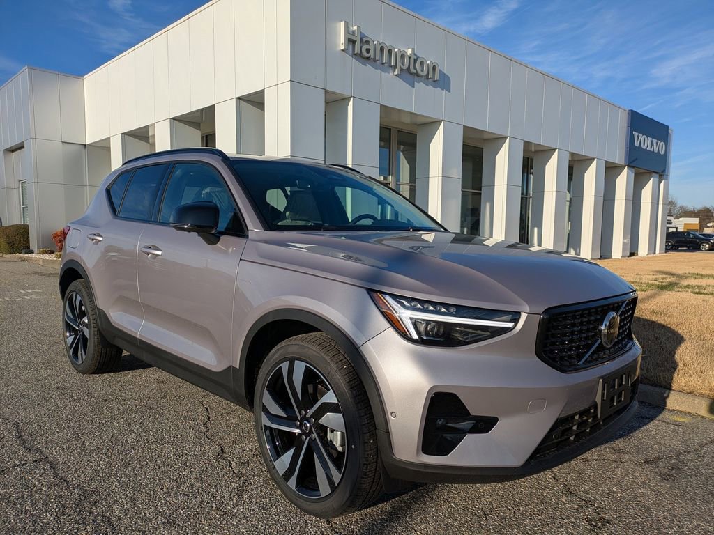 New 2026 Volvo XC40 B5 Plus w/ Climate Package image 2