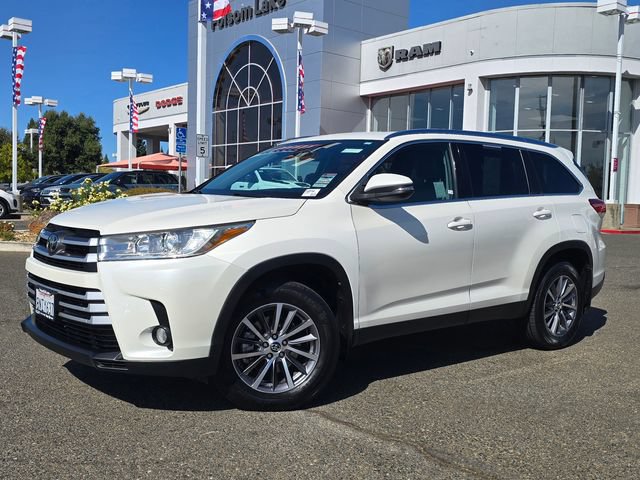 Used 2019 Toyota Highlander XLE AWD/4WD image 3
