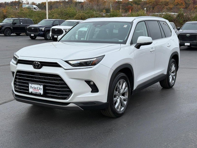Used 2024 Toyota Grand Highlander AWD image 9
