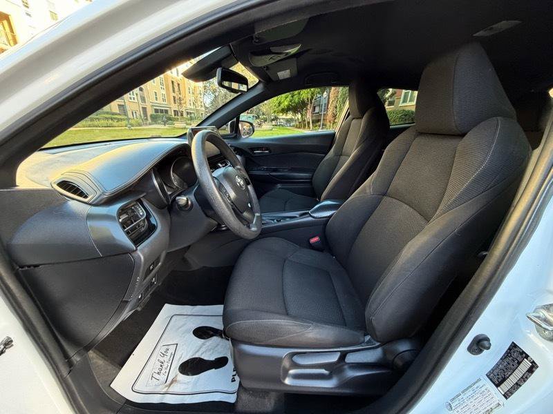 Used 2019 Toyota C-HR LE FWD image 24