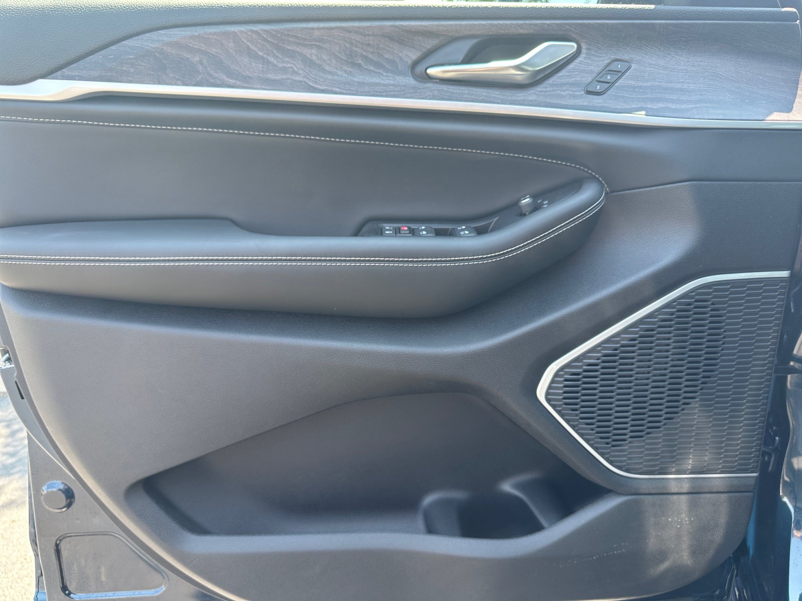 New 2026 Jeep Grand Cherokee Limited AWD/4WD image 14