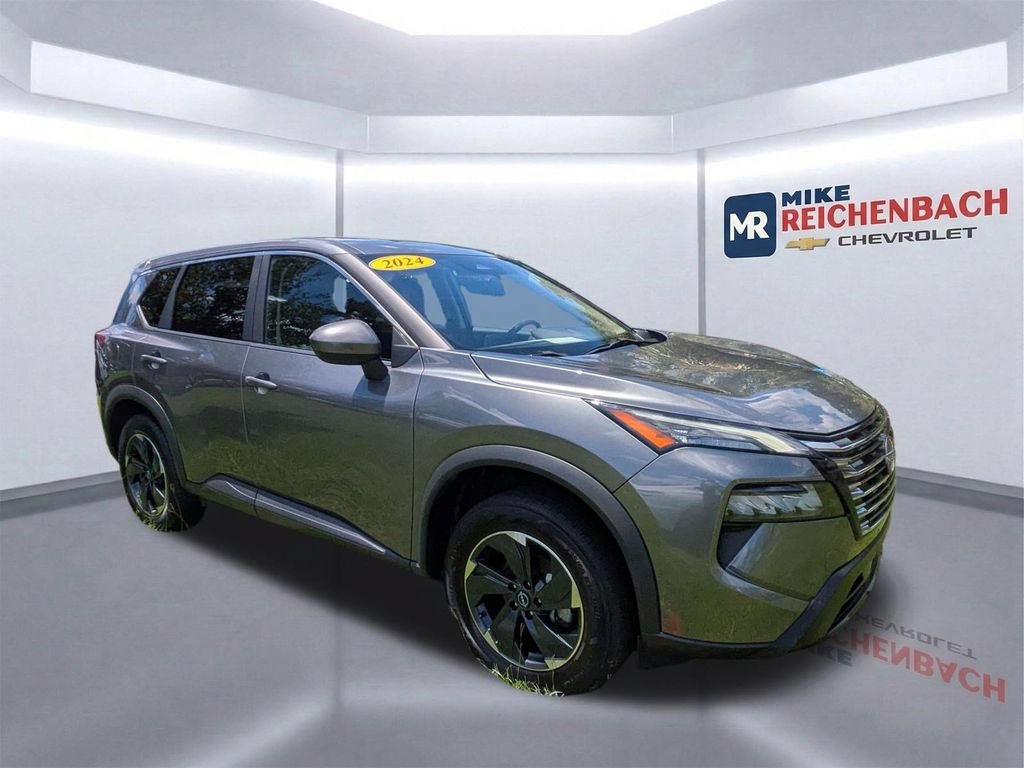 Used 2024 Nissan Rogue SV AWD/4WD image 2