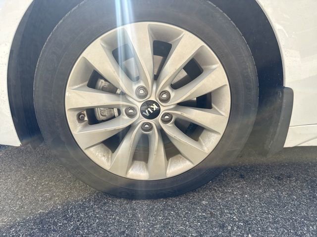 Used 2018 Kia Optima LX w/ 17" Alloy Wheels Package image 5