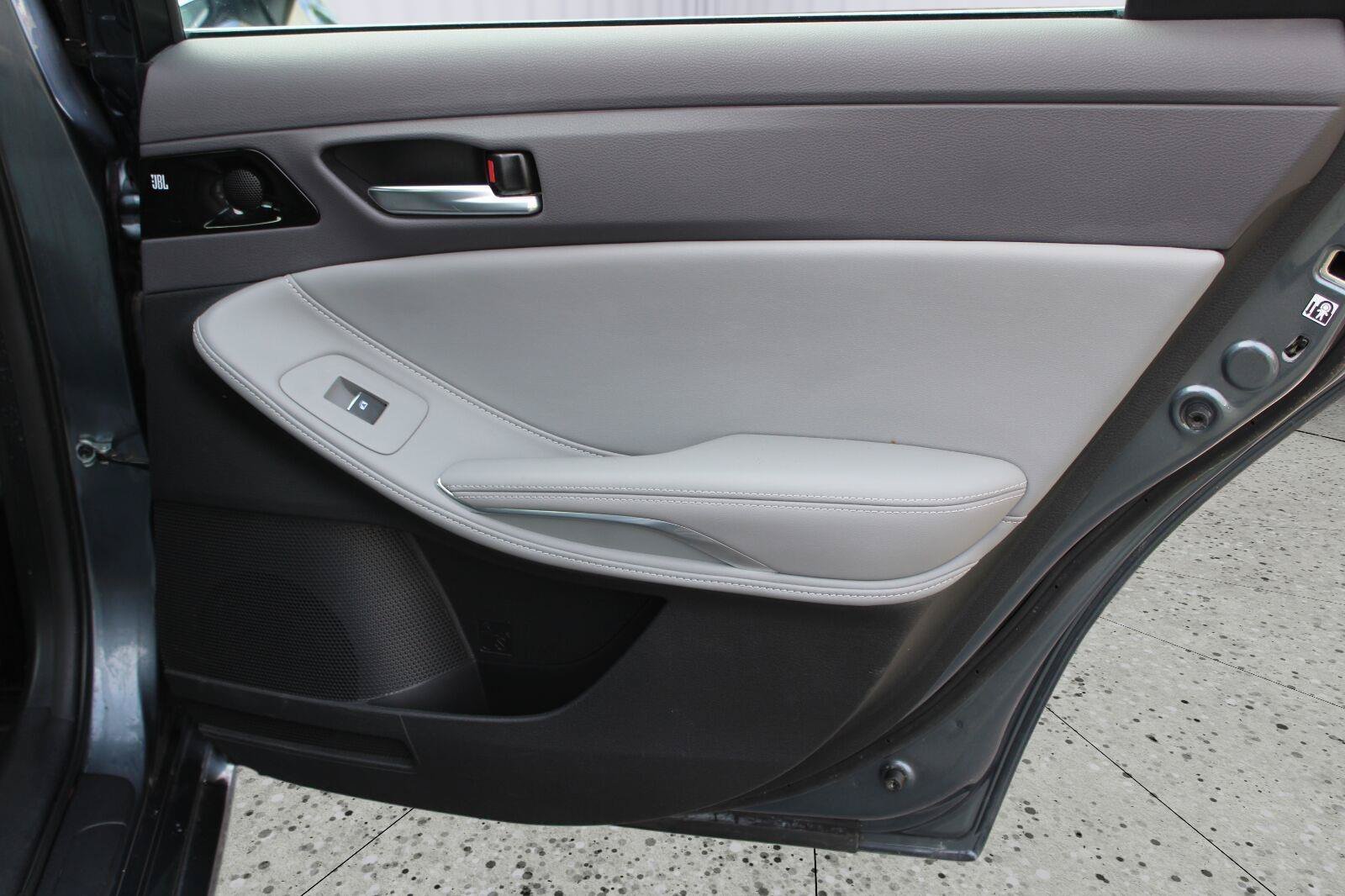 Used 2019 Toyota Avalon XLE FWD image 42