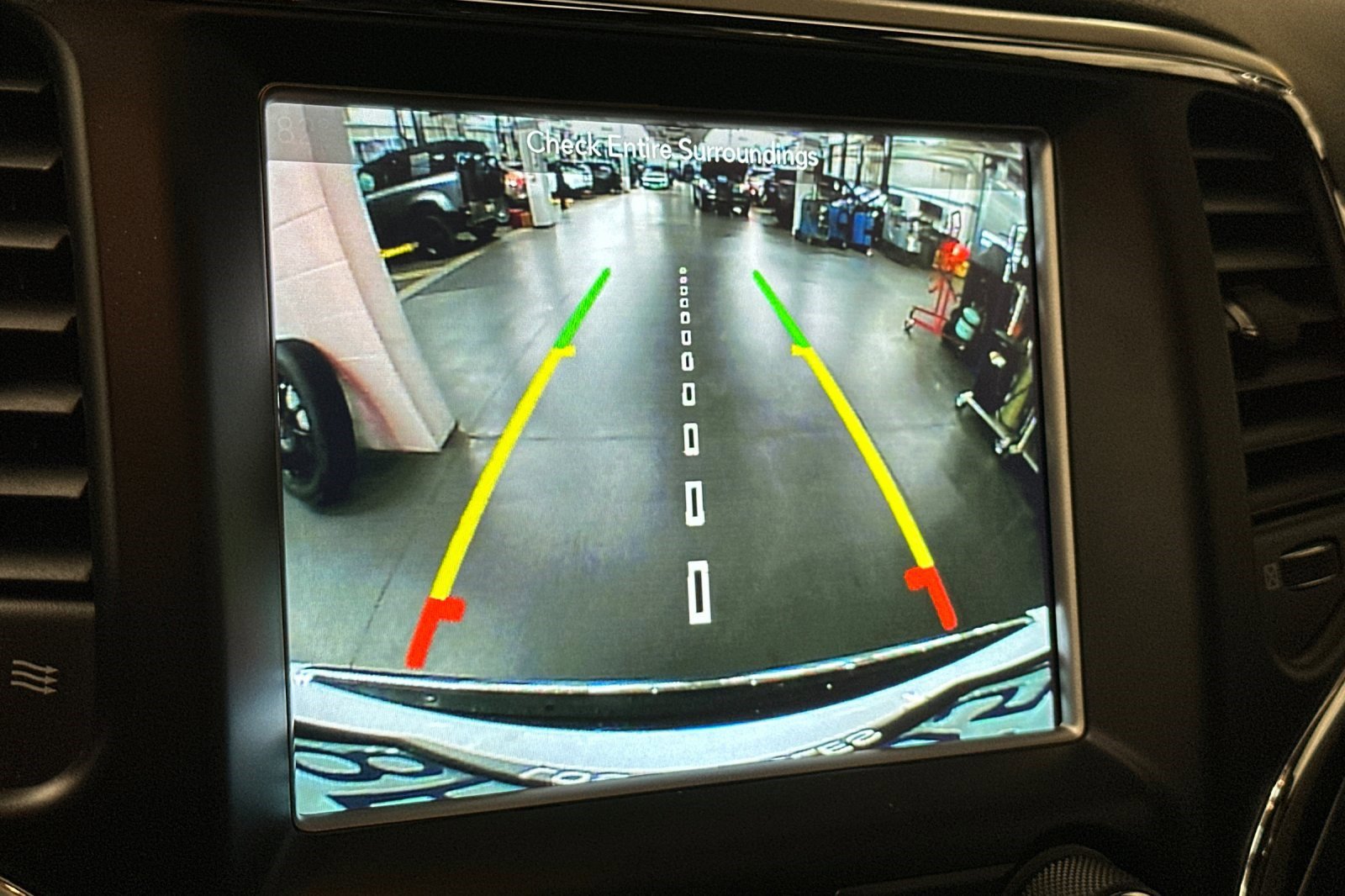 Used 2018 Jeep Grand Cherokee Limited image 21