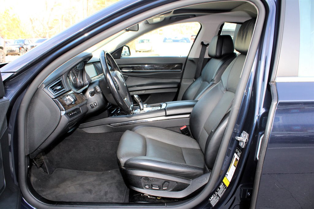Used 2012 BMW 750i xDrive image 14